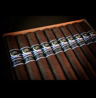La Flor Dominicana La Nox Toro